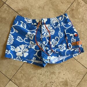 Super cute vintage Roxy women’s board shorts size 9 in blue